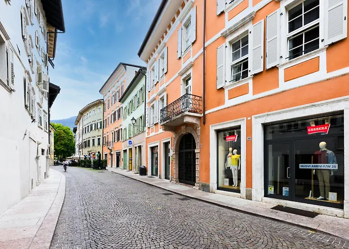 La Casa Di Irene - New & Bright In Historic Center Apartment Trento