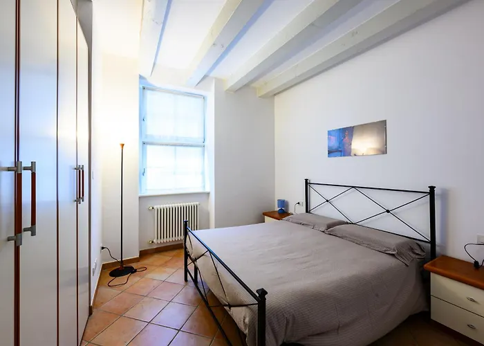 La Casa Di Irene - New & Bright In Historic Center דירה טרנטו