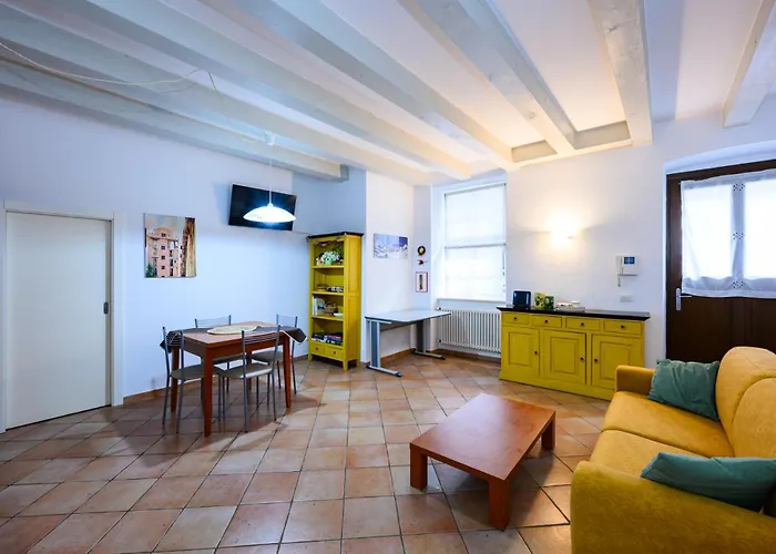 La Casa Di Irene - New & Bright In Historic Center דירה טרנטו